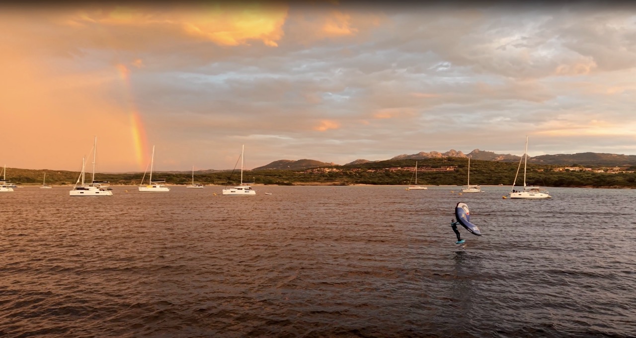 Dan wingfoiling in Sardegna - nature as teacher and collaborator